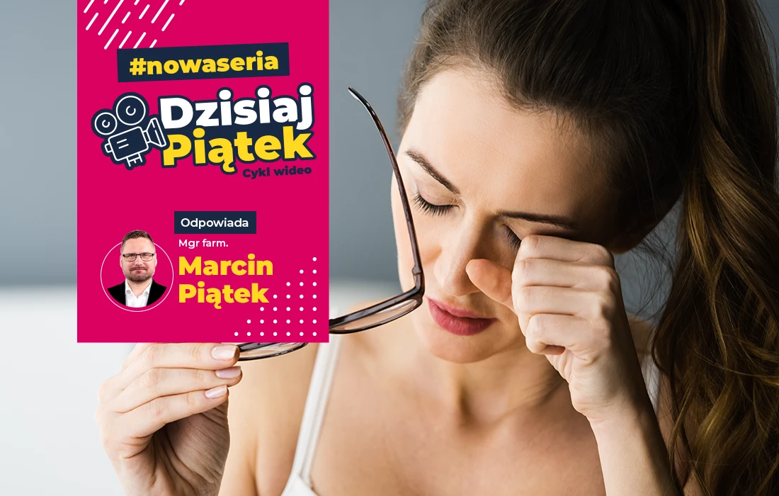 Kobieta pociera oczy, trzymając okulary. Po lewej różowy baner promuje serię filmów z udziałem farmaceuty Marcina Piątka, z polskim tekstem i jego zdjęciem.