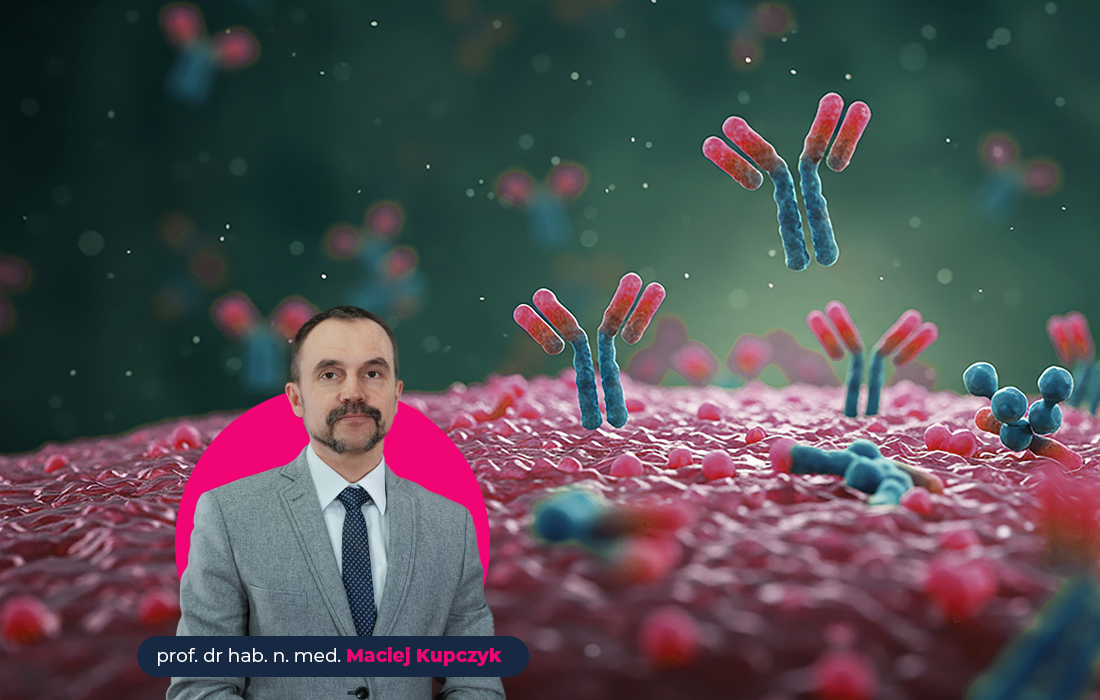 Mężczyzna w garniturze jest przedstawiony przed ilustracją przeciwciał na powierzchni komórki, z jego nazwiskiem i tytułem na dole obrazu.